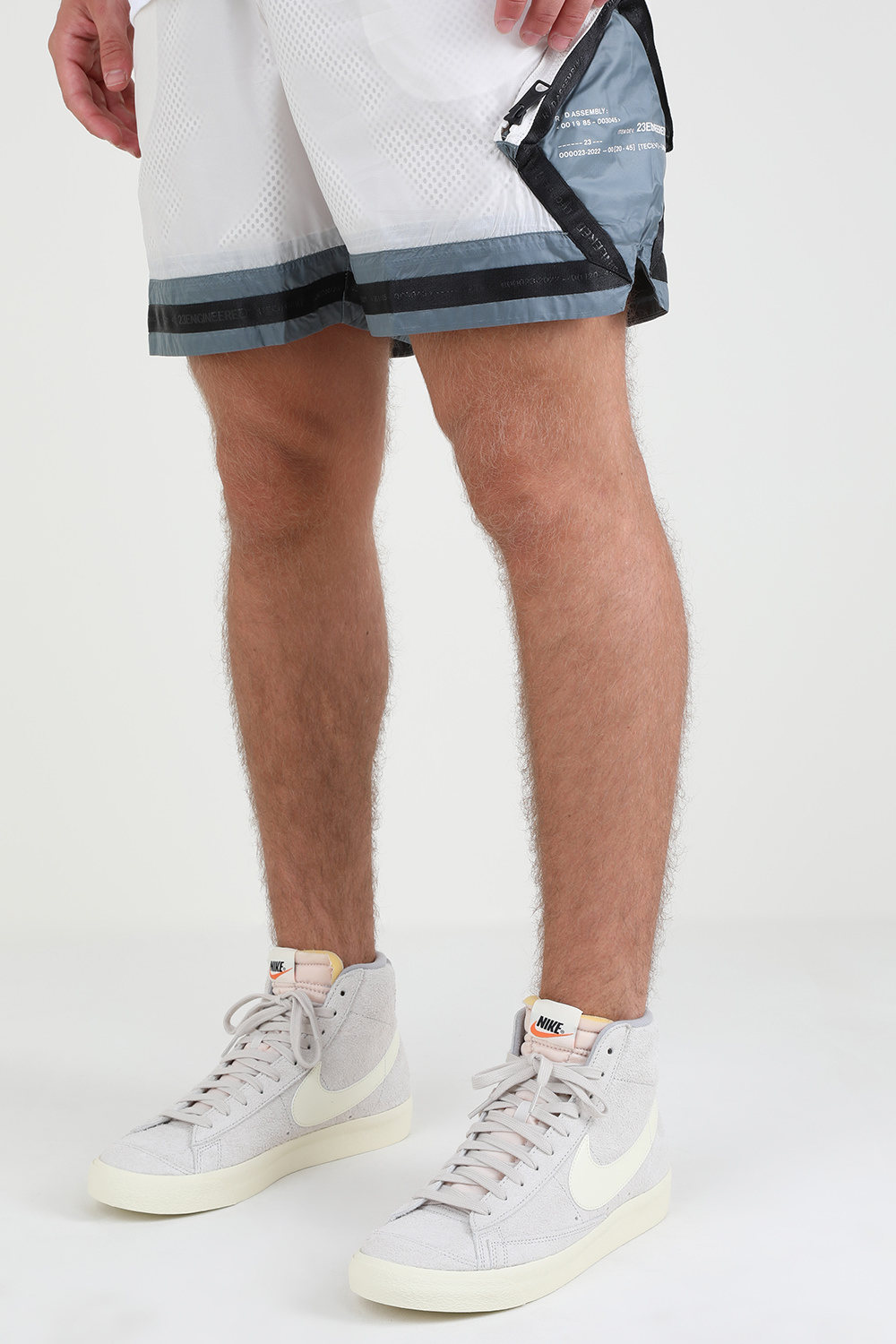 תמונת כל הלוק של סניקרס בלייזר מיד 77 מעור זמש